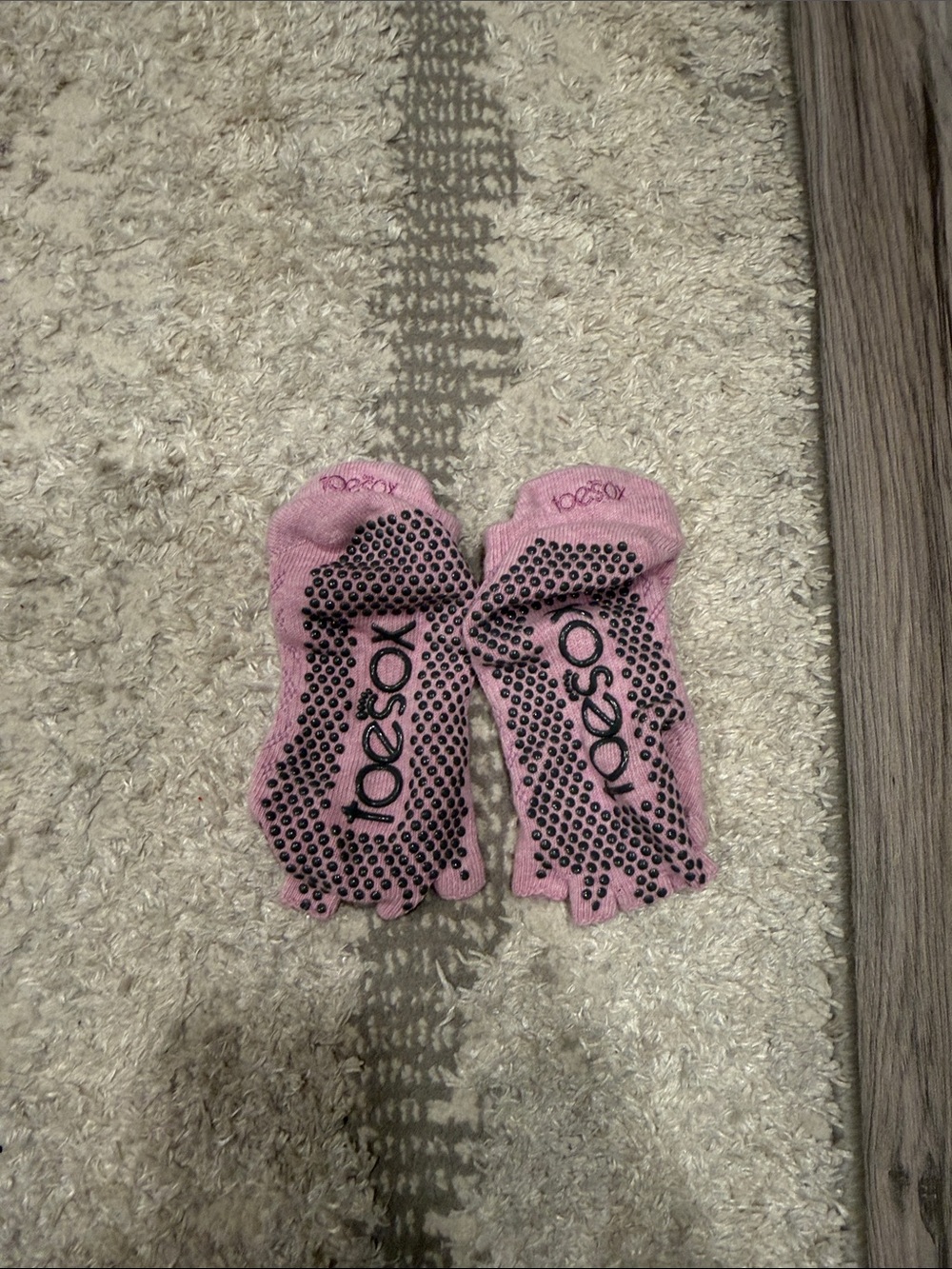 toesox Pink Non-Slip Toe Socks with Gray Grip